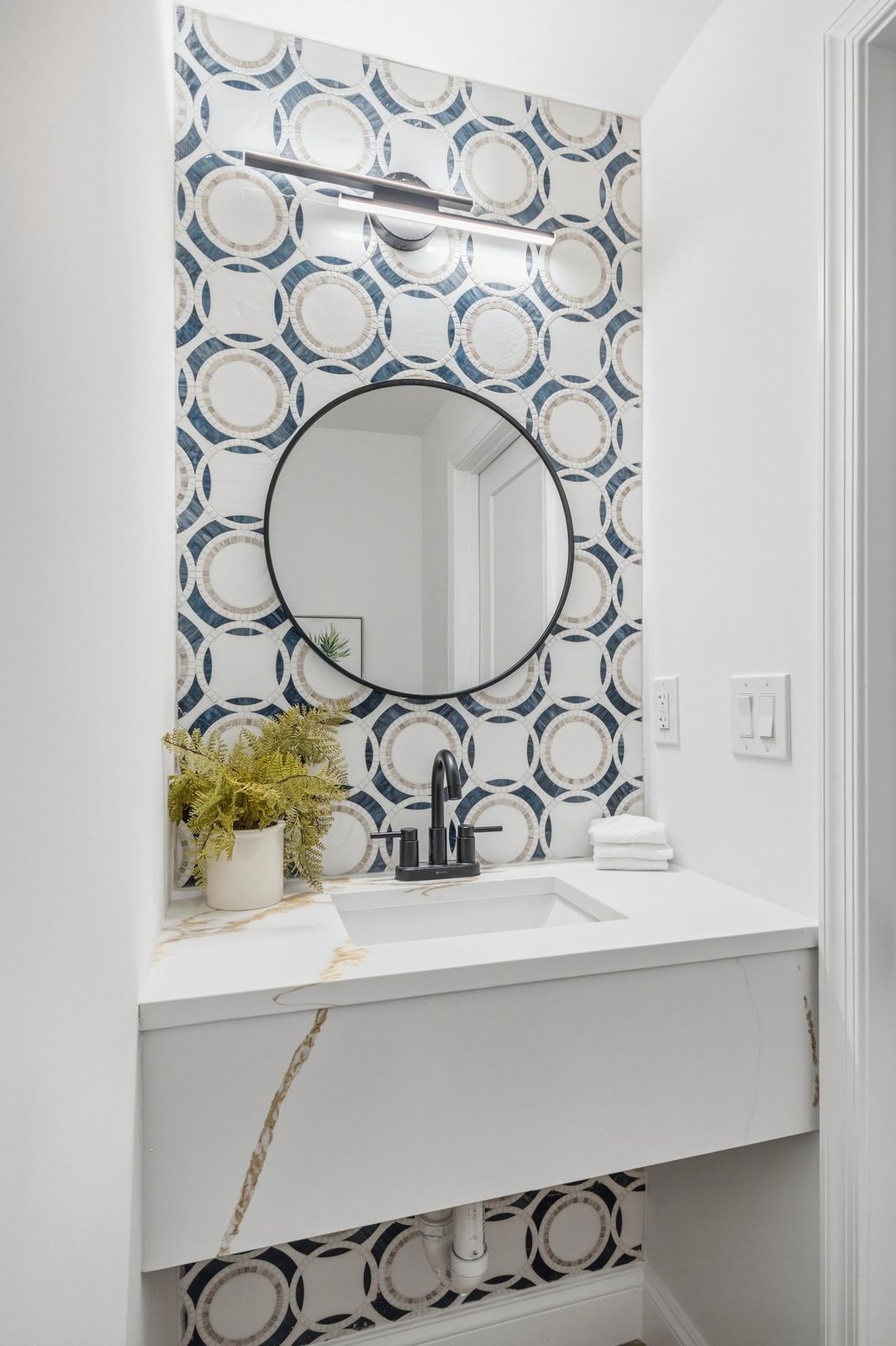 521 Brightfield Rd powder room